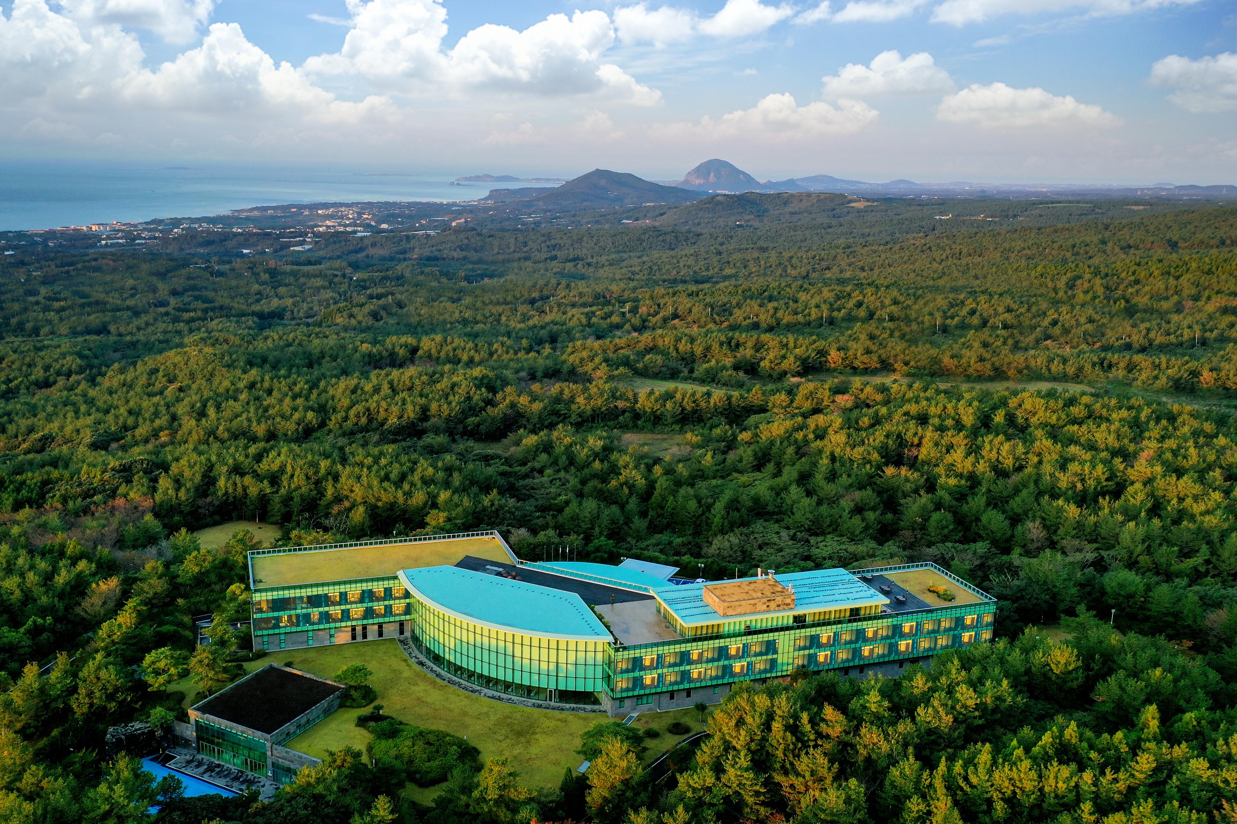 We Hotel Jeju Сеогвипо Екстериор снимка