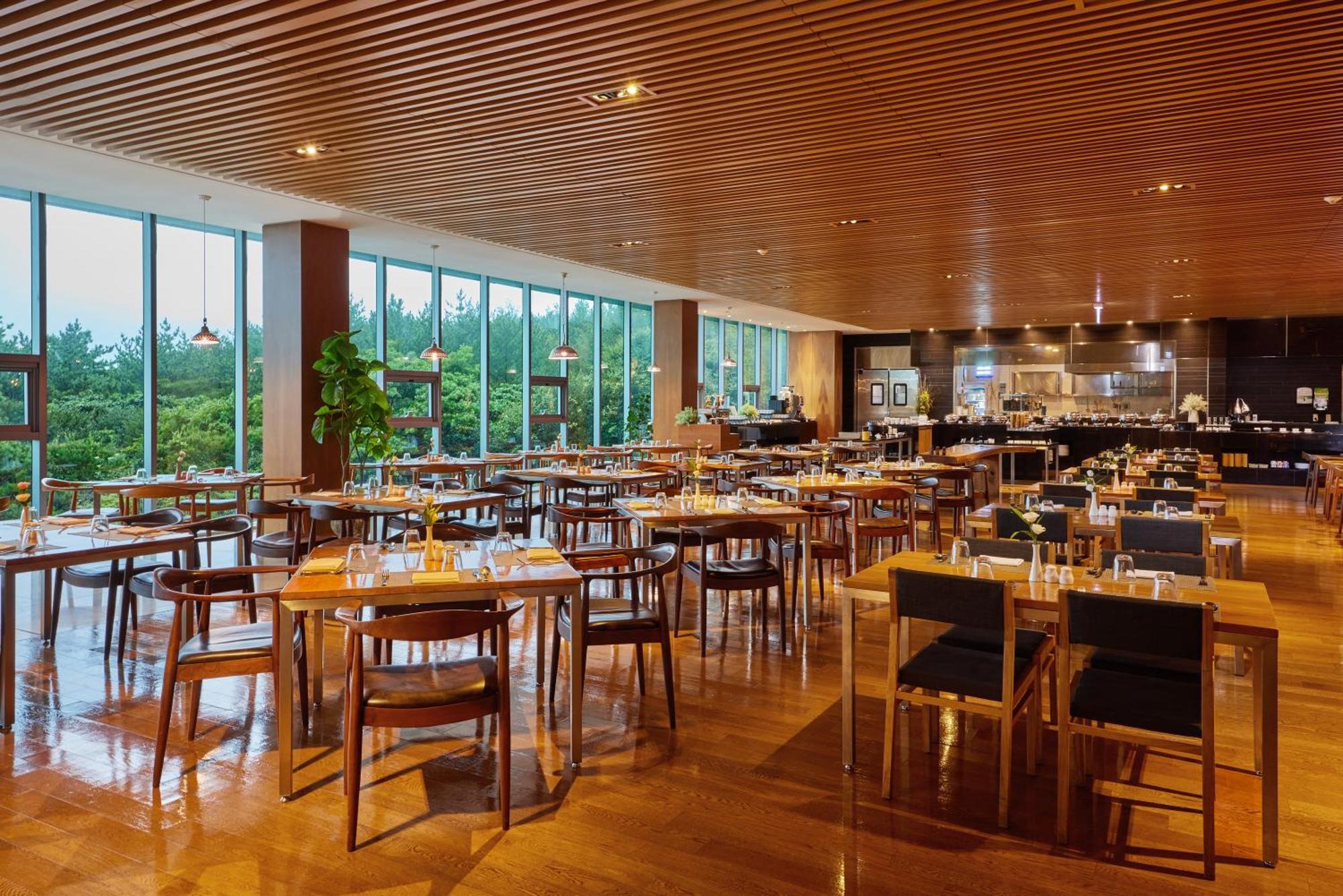 We Hotel Jeju Сеогвипо Екстериор снимка