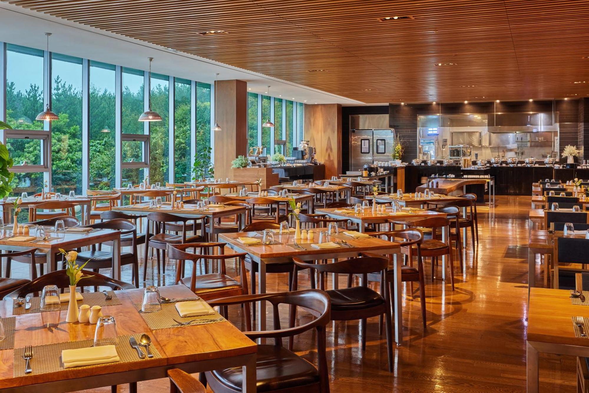 We Hotel Jeju Сеогвипо Екстериор снимка