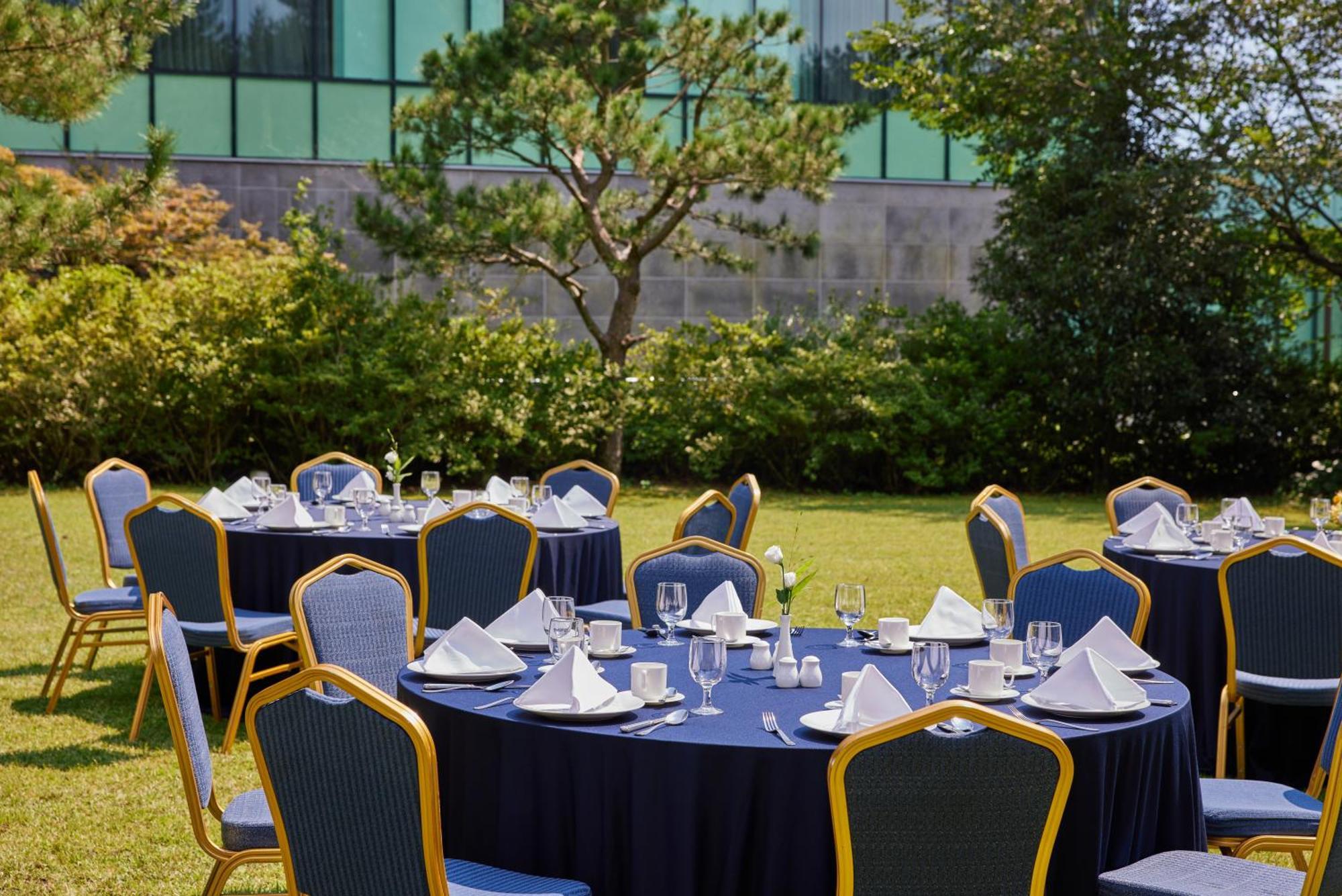 We Hotel Jeju Сеогвипо Екстериор снимка