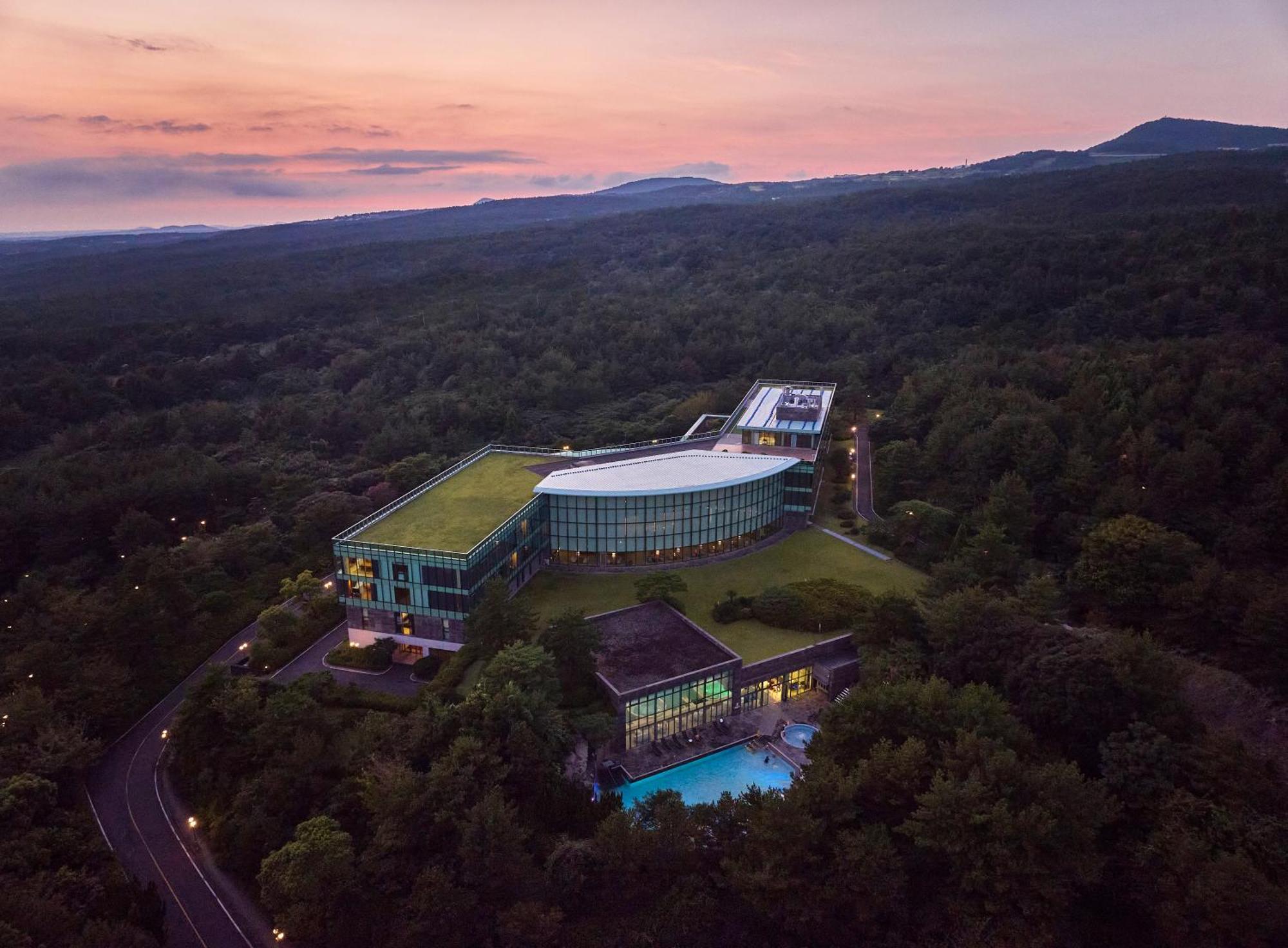 We Hotel Jeju Сеогвипо Екстериор снимка