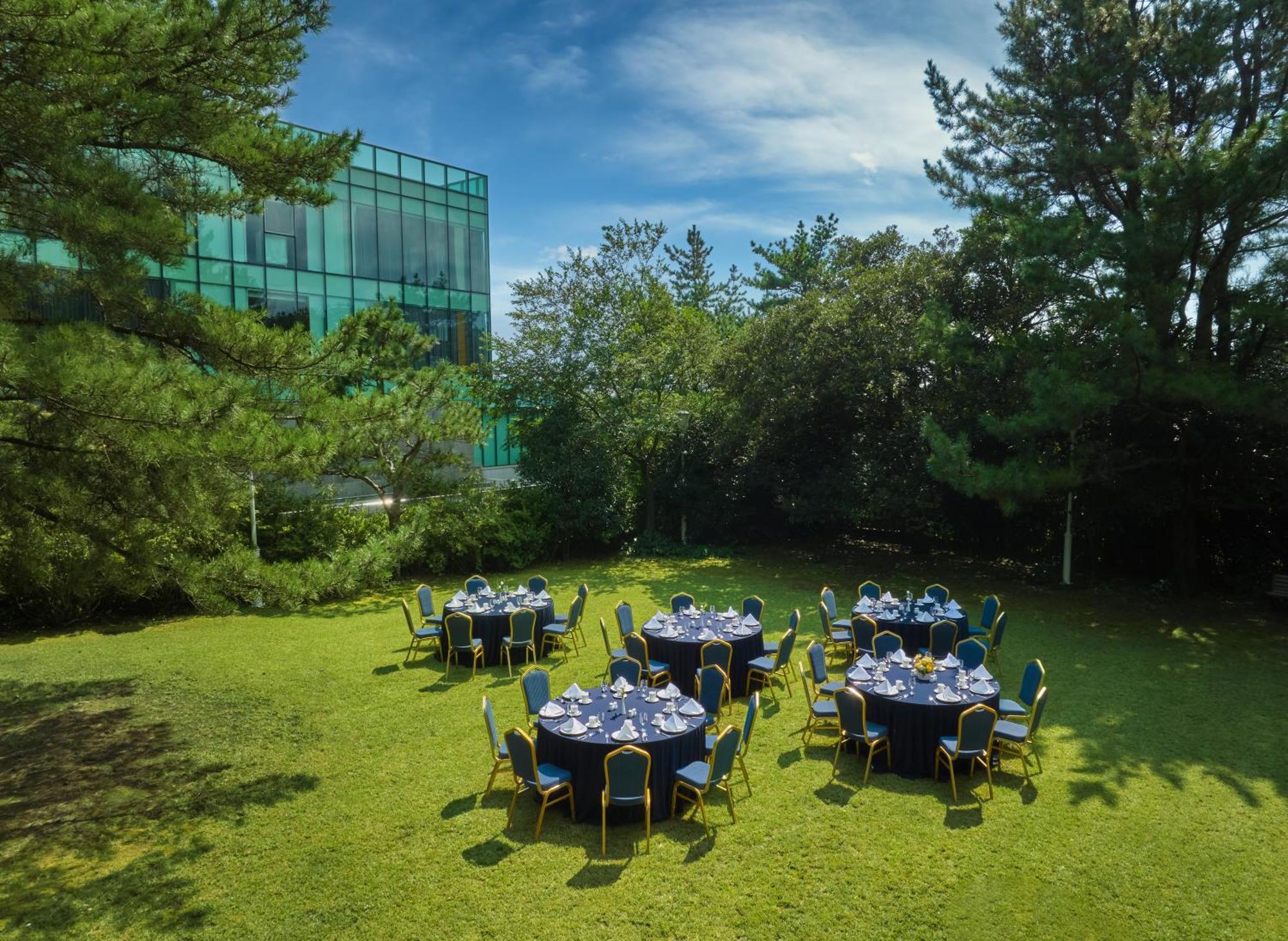 We Hotel Jeju Сеогвипо Екстериор снимка