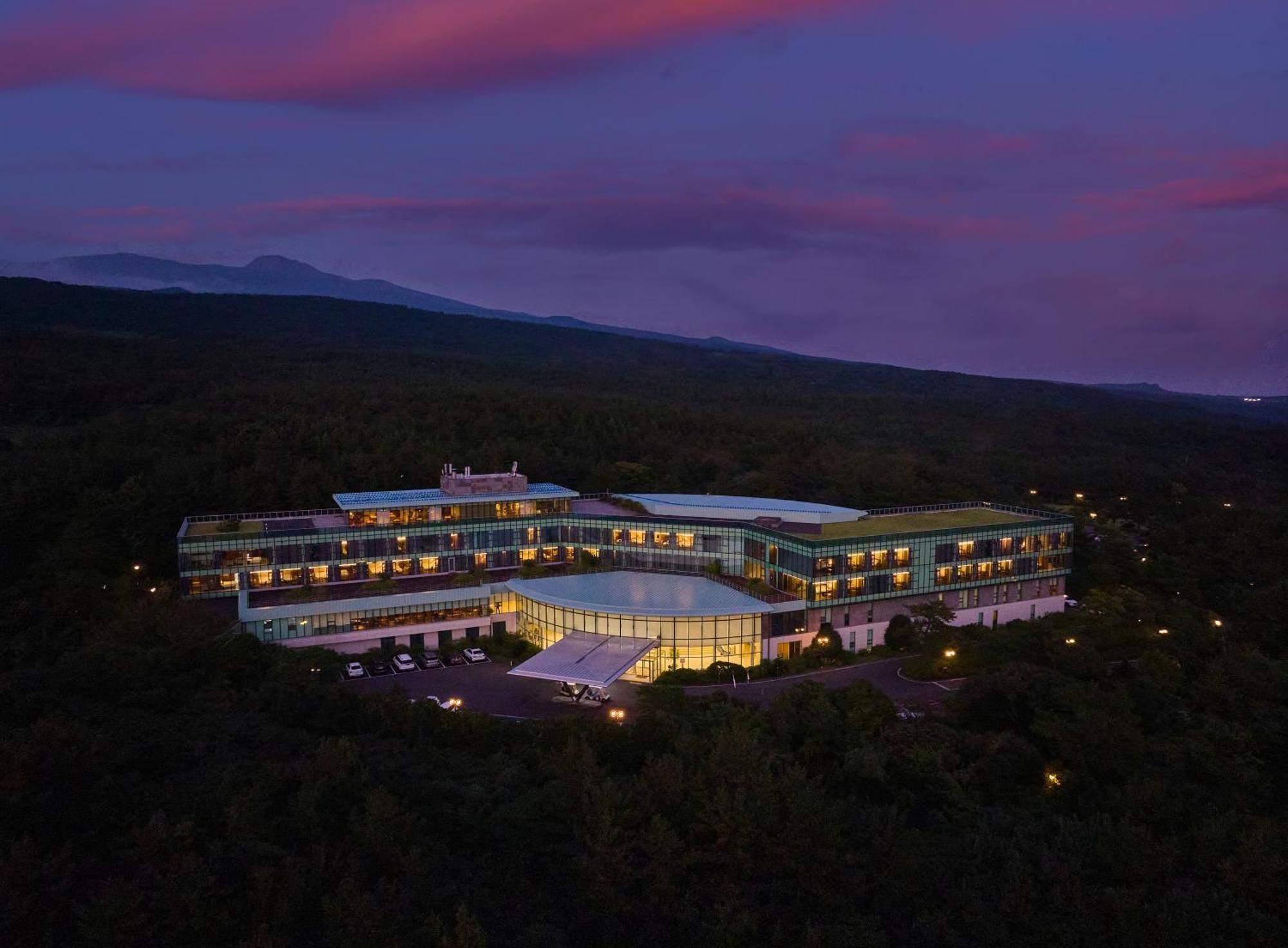 We Hotel Jeju Сеогвипо Екстериор снимка