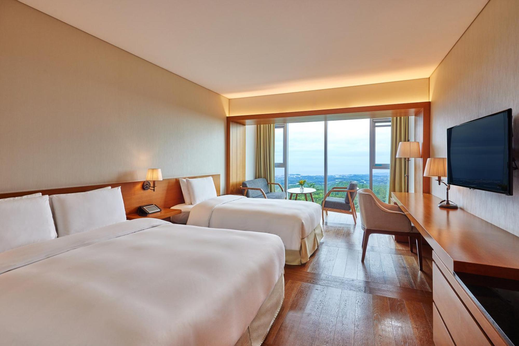 We Hotel Jeju Сеогвипо Екстериор снимка