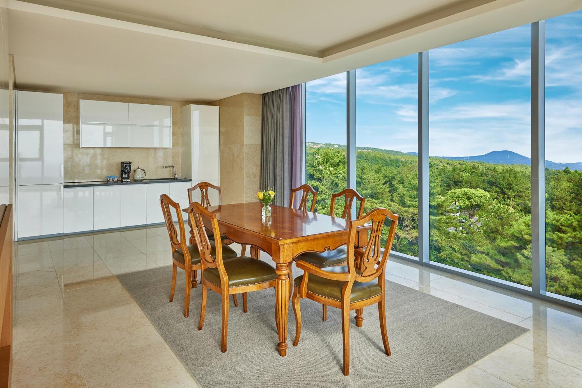 We Hotel Jeju Сеогвипо Екстериор снимка