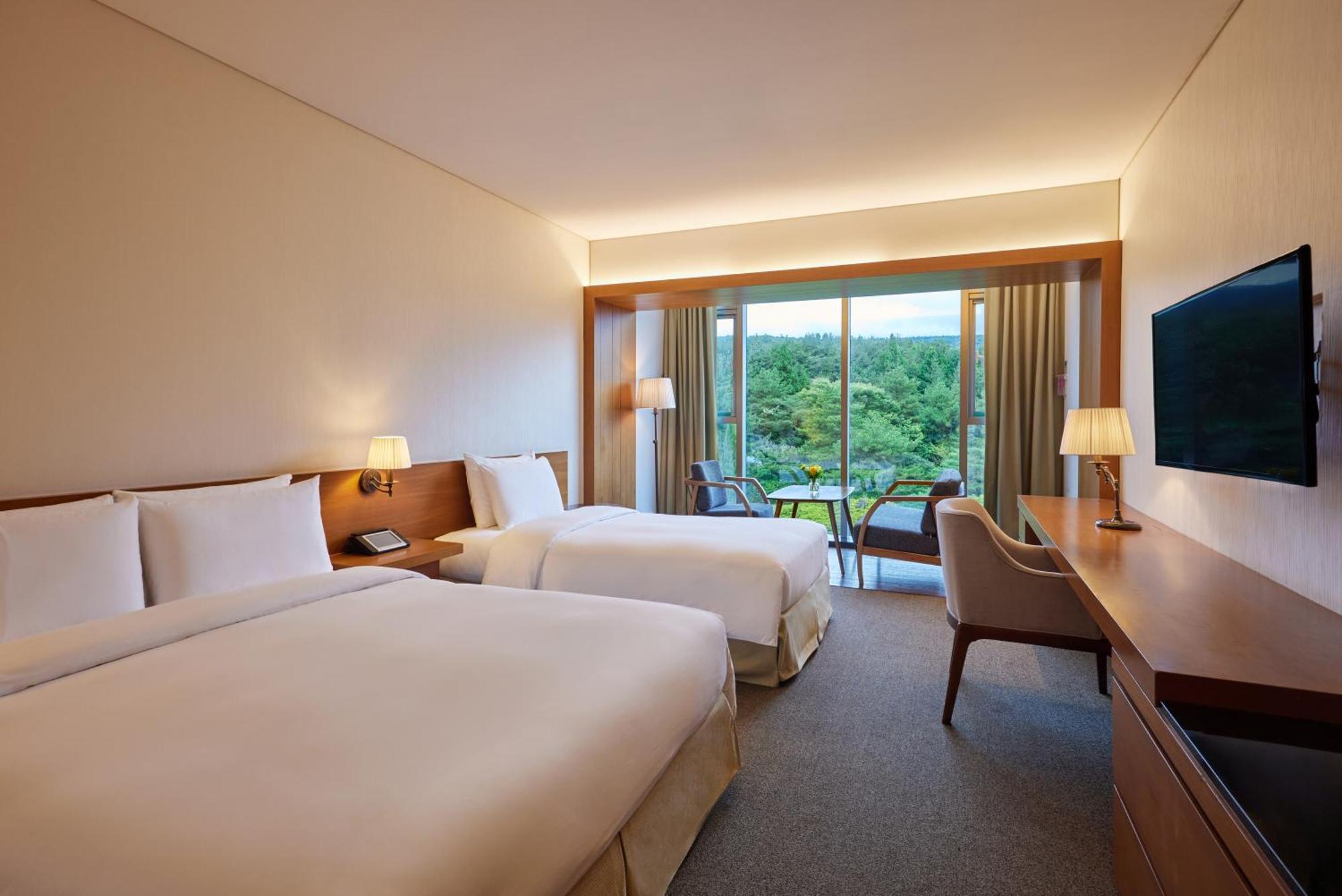 We Hotel Jeju Сеогвипо Екстериор снимка