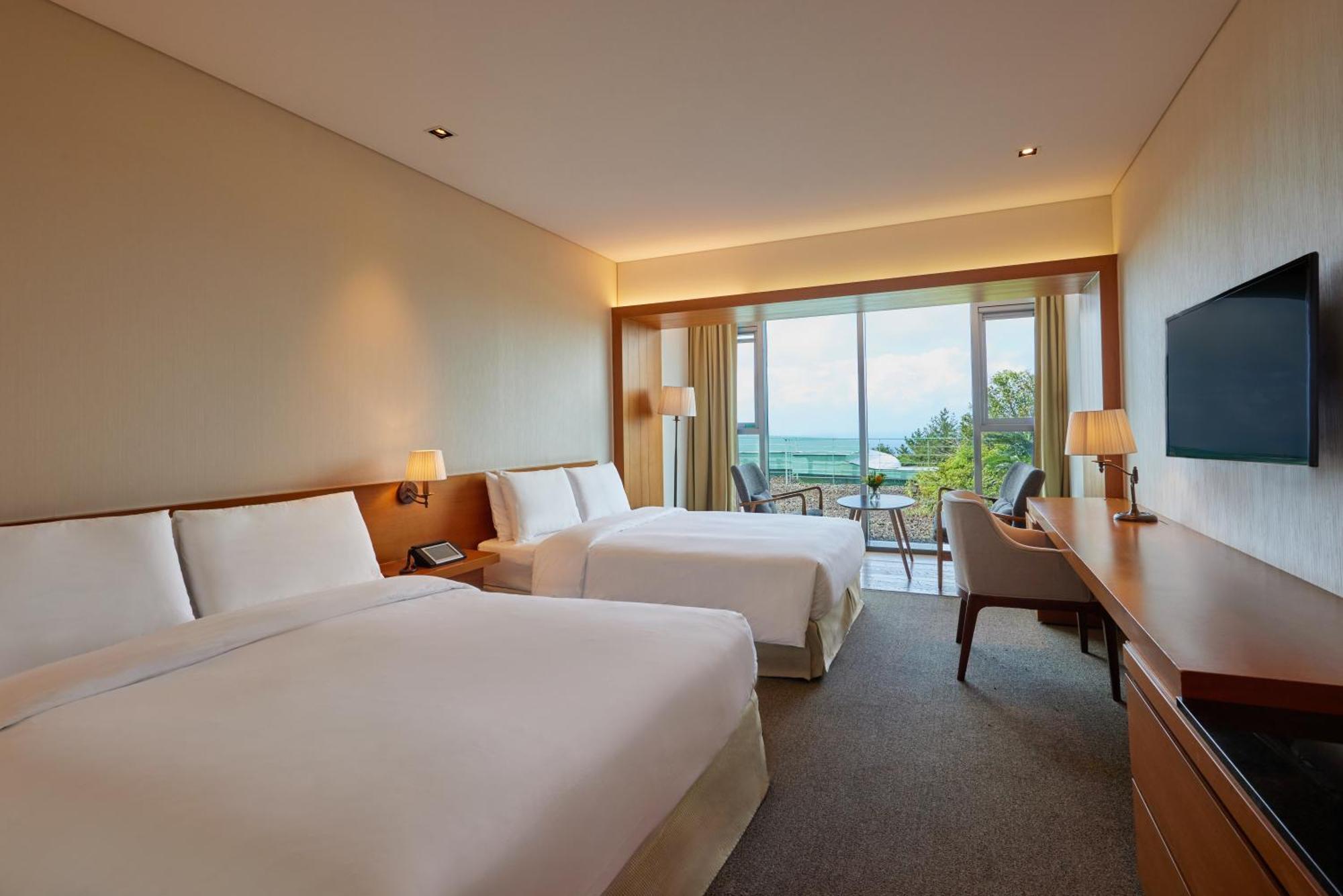 We Hotel Jeju Сеогвипо Екстериор снимка